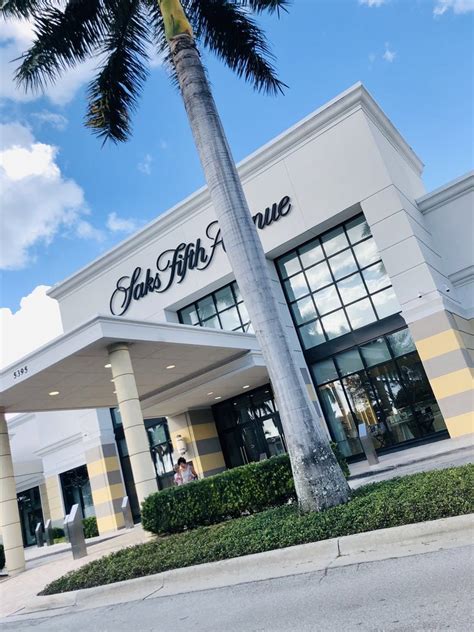 DIOR Boutique, 5395 Tamiami Trl N, Naples, FL 34108, US.